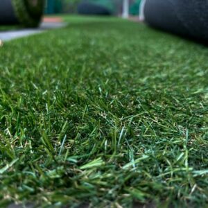 Pasto Sintético Rollo Ornamental Jardín Verde/Café 20 mm Espesor x 2 m Ancho x 25 m