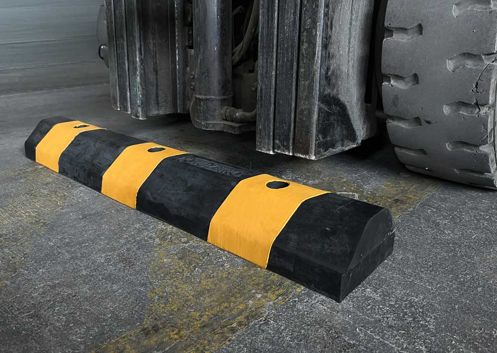 Tope Estacionamiento Cruzeiro 915 mm x 155 mm x 95 mm Amarillo Negro Con 3 Perforaciones 2 Tope Estacionamiento Cruzeiro 915 mm x 155 mm x 95 mm Amarillo Negro Con 3 Perforaciones - Imagen 2